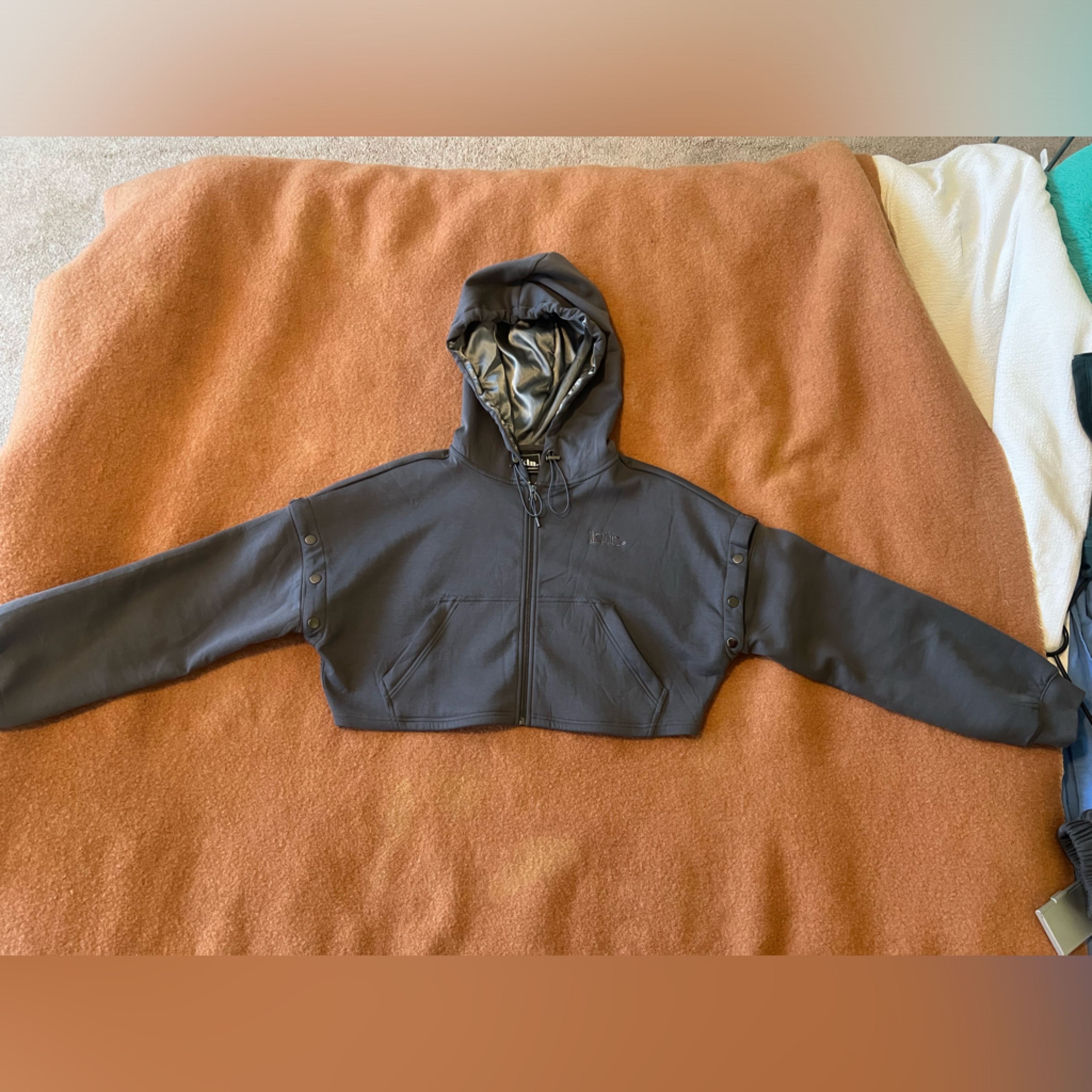 Kin Apparel Charcoal Grey Convertible Zip Up Travel Set, New!
